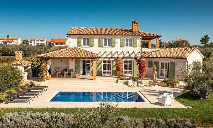 Kastelir-Labinci Villa | VILLA MEDITERÁNEA SIROK CON PISCINA Y SAUNA