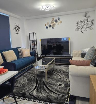 Salford Apartamento | Mega3 Luxury 2Bedrooms Apartment -2Baths, 2Toilets with free parking