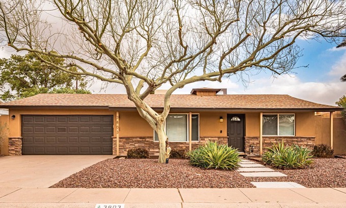 Pointe Scottsdale Casa | Mellow Yellow | Backyard Putting Green & Heated Pool
