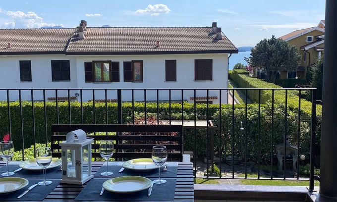Feriolo Apartamento | Melograno apartment in Feriolo with terrace