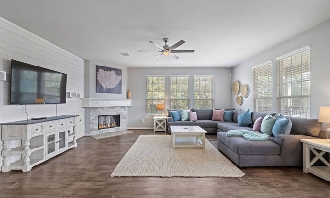 El Lago Casa | Menard - Bayside Bliss