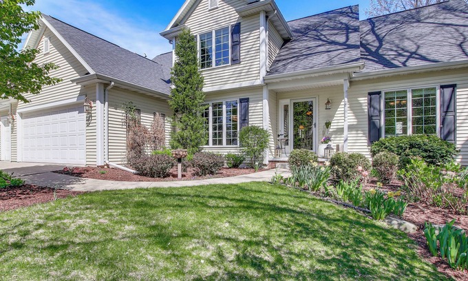 Butte Des Morts Casa | Menasha Home w/ Patio - Walking Distance to Lake!
