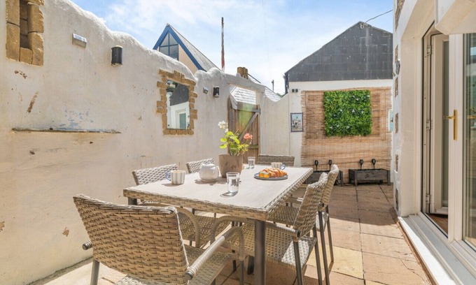 Beer Casa | Mere Haven - Three Bedroom House, Sleeps 6
