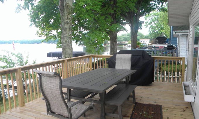 North Webster Casa | Mermaid Waterfront Villa with Pier on Lake Webster