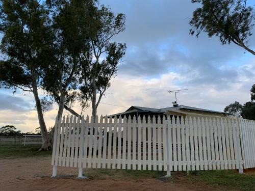 Merredin Casa | Merredin Cottage on the Avenue