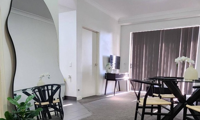 Merrylands Apartamento | Merrylands Hidden Gem! One Bedroom Apartment