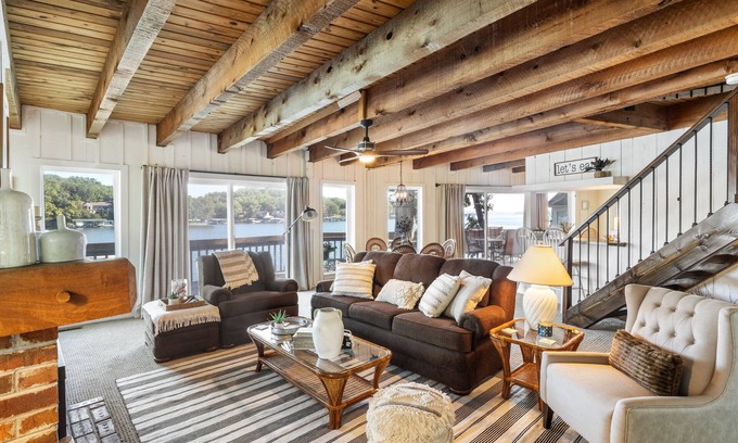 Sunrise Beach Casa | Mesmerizing Lake View, Kayak & Fun Lake Experience