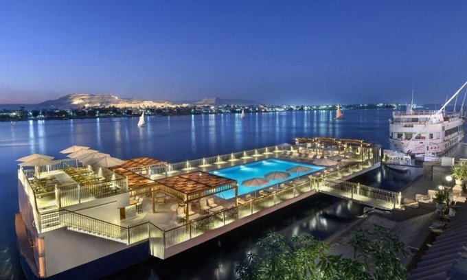 Luxor Hotel | Mesmerizing Nile Views from Comfortable Room Close to Attractions - with Pool