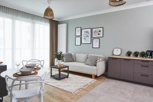 Ursynow Apartamento | Metro Imielin Apartments by BookingHost