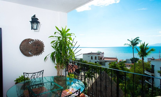 Centro de Puerto Vallarta Condominio | Mexican Jewel - ¡Espectaculares vistas al mar en el corazón de Vallarta!