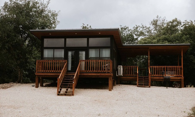 Uvalde Cabina | Mexico-themed cabin in Texas Hill Country on the Nueces River