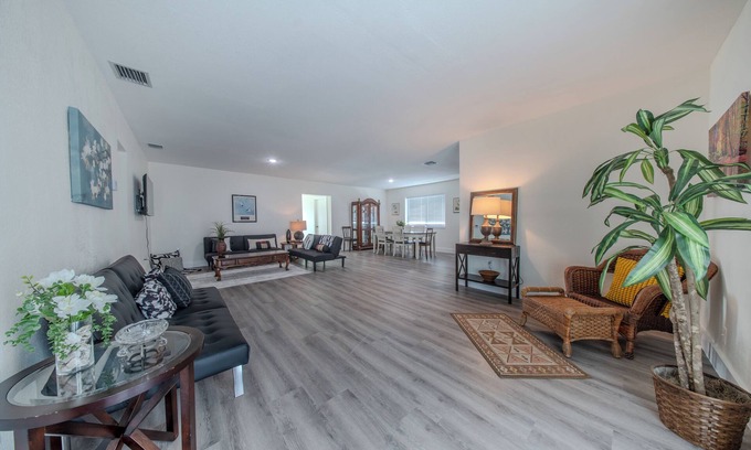 Cutler Bay Casa | Miami Family Home 4BD/2BTH 6 Beds, 8 Guests BH