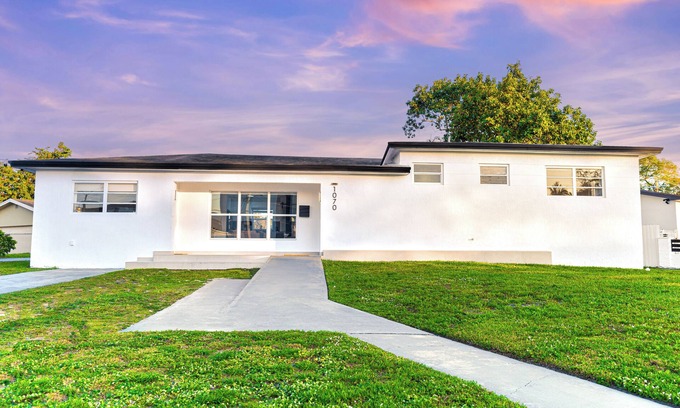 Miami Gardens Casa | Miami Getaway, Pet Friendly