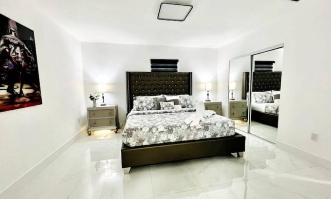 West Little River Casa | Miami Nights