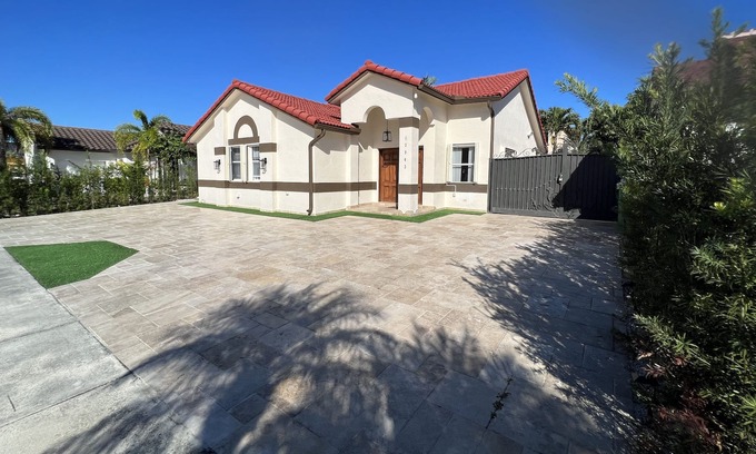 Tamiami Casa | MIAMI POOL HOME