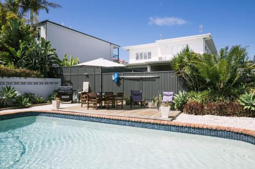 Miami Apartamento | Miami's Family Getaway Sleeps 10, Pool, Patio, Walk to North Burleigh Beach & Shops