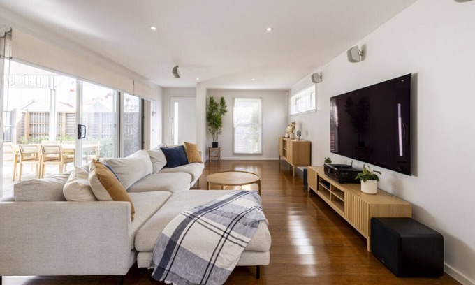Geelong Villa | Mibnb Avoca Place Geelong