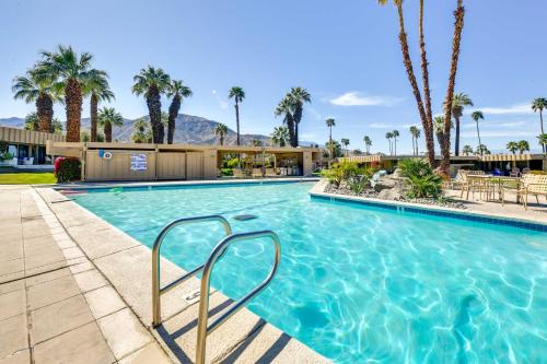Palm Desert Apartamento | Mid-Century El Paseo Condo in Iconic Sandpiper!