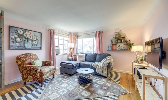 Mount Healthy Apartamento | Mid-Century First-Floor Apt 15 Mins to Cincinnati!