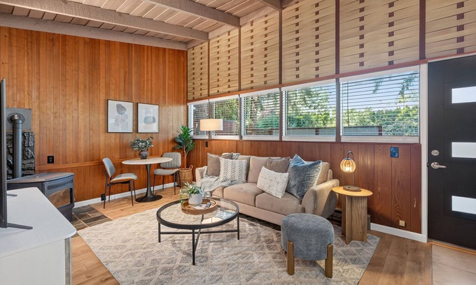 West Haven-Sylvan Casa | Mid-Century Hideaway, Near Forest Park
