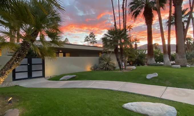 Rancho Mirage Casa | Mid-Century Modern Estate