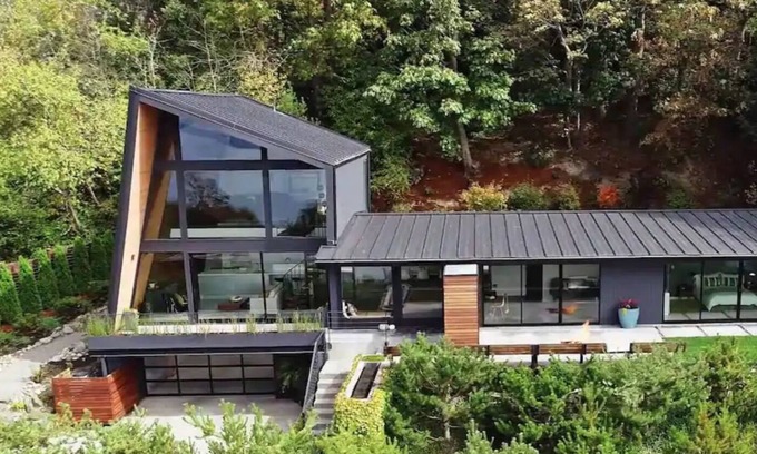 West Seattle Casa | Mid-Century Modern PNW Contemporary Chalet