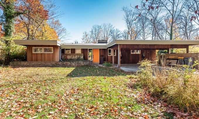 Bloomington Casa | Mid-century modern in signature Blmtn neighborhood