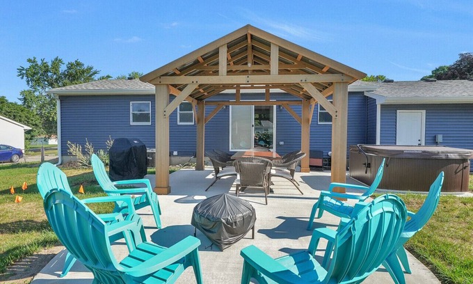 Northview Casa | Mid-Century Modern | Hot Tub | Game Room | Fenced Yard | 4BR 2BA | 1800+ SF