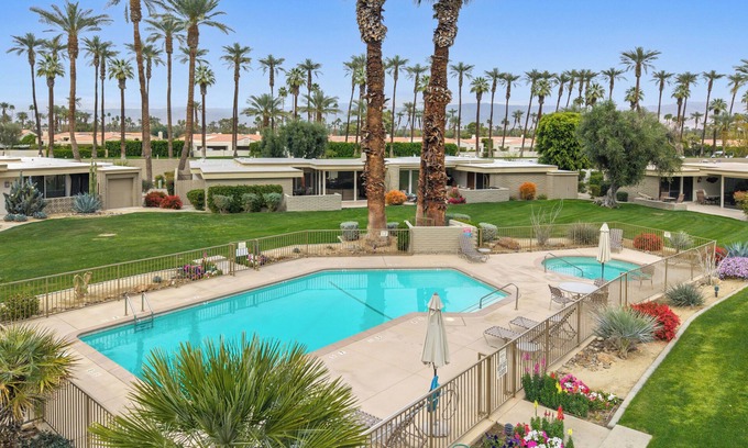 Desert Horizons Condominio | Mid-Century Modern upgraded 2BR/2BA Indian Wells condo w/ stunning mountain view