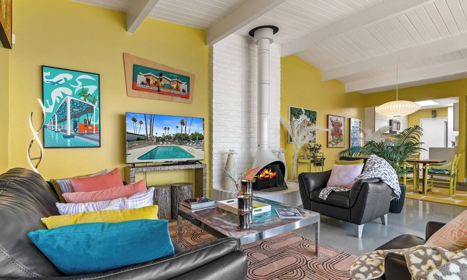 Canyon Corridor Condominio | Mid Century Modern/ beach decor welcome you to this 2 bed, 2 bath spacious condo