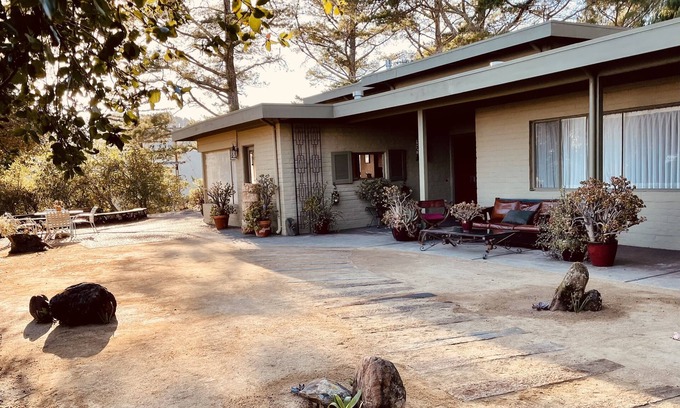 Mill Valley Casa | Casa de montaña de mediados de siglo con vistas impresionantes