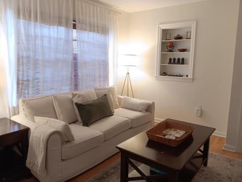 Eustis Casa | Mid Century Style Cottage Near Historic Downtown