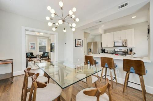 Park View Casa | Mid-Century Townhome Steps from Restaurants #DCottage