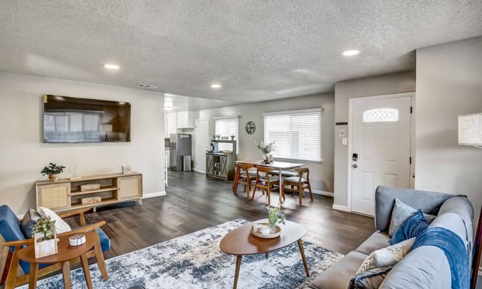 Lodi Apartamento | Mid Century | Wineries | Game Room