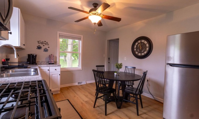 Lexington Casa | Mid Ohio Cozy Cottage