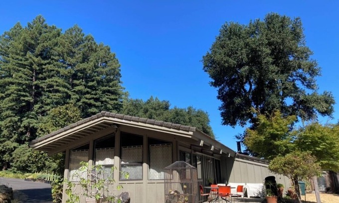 Santa Rosa Apartamento | MidCentury Mod 1-bedroom apartment in rural Santa Rosa with WiFi