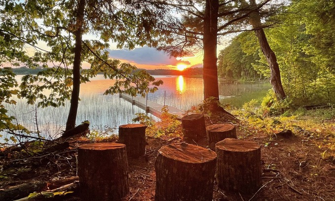 Waldoboro Cabaña | Midcoast Maine Lakefront Cottage in the Woods