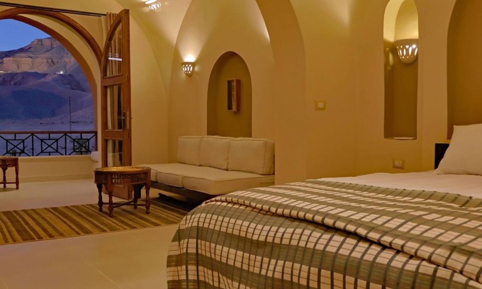 Luxor Casa | Middle Floor Suite at Malkata House: Desert Views & Pool