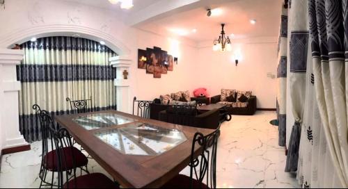 Hawa Eliya Casa | Midnight Oasis