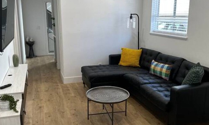 Midtown Sacramento Apartamento | Midtown Mid-Century Brand NEW