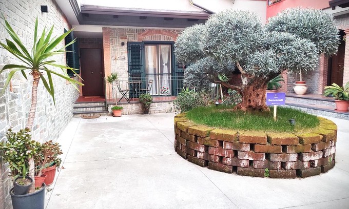 Sant'Egidio del Monte Albino Apartamento | Midway House Italy Apartment