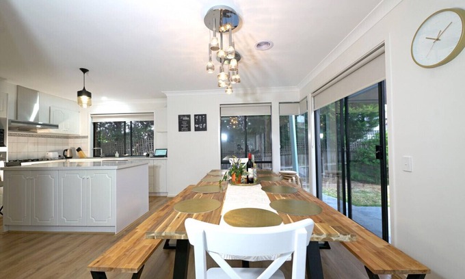 Mill Park Casa | 3 Cananga Ct Mill Park 6-BRM Spacious double story House