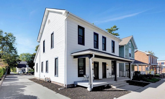 Noblesville Casa | Miller House-Modern Remodel 2BR Historic Townhome blocks to downtown Noblesville