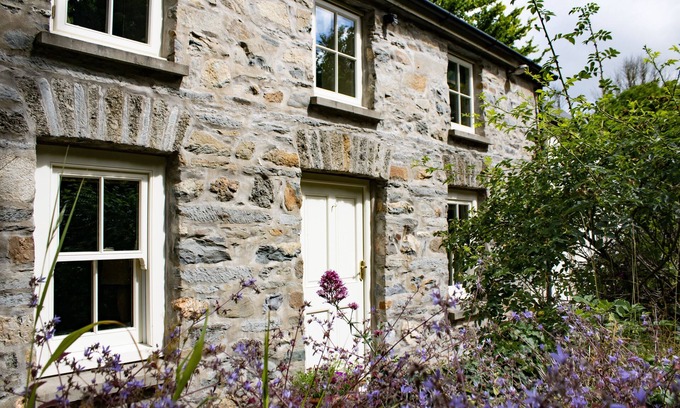 Newport Casa | MINAFON, pet friendly, with a garden in Newport, Pembrokeshire