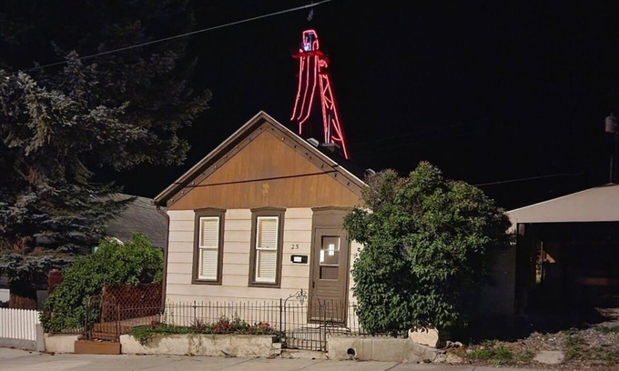 Butte Cabaña | Miner's cottage adjacent to the Orignal stage and music complex