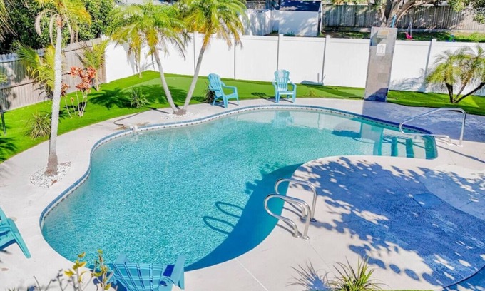 Largo Villa | Mini-Golf 2/1 with Heated pool.