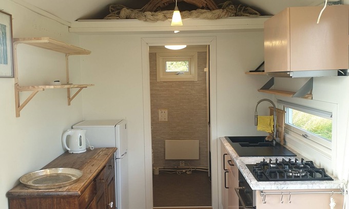 Kvaloya Otro | Minihouse with nice view, and access to recording studio and/or work space.