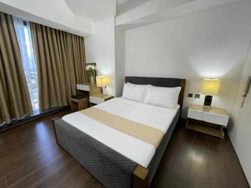 Poblacion District Apartamento | Minimalist 1BR Condo with NETFLIX at AEON TOWERS near Abreeza Mall by Rico