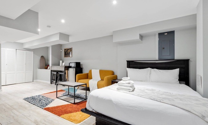 Washington Apartamento | Minimalist English Basement : Private Suite