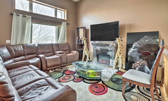 Inver Grove Heights Casa | Minnesota Escape - Deck, Grill & Near Skiing!
